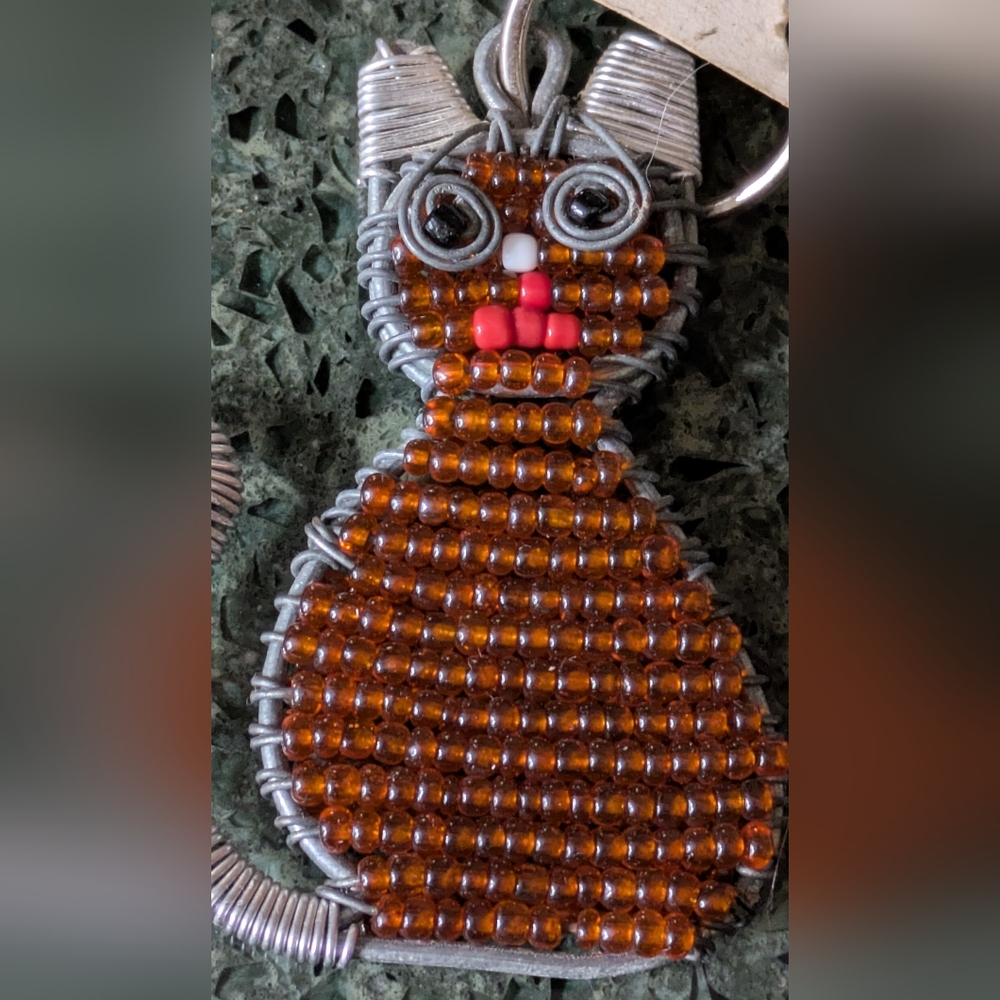 Eco-Brazil, Handcrafted Beaded Cat Keychain - Amber and Silver.